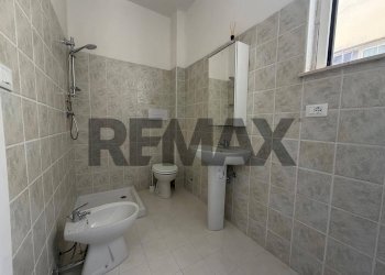 Bagno - Trilocale via tiburtina
 
5, Bolognano - foto 8