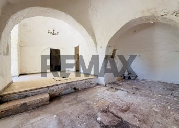 Stanza vuota - Baita Strada Trasconi Chiancone
 
34, Martina Franca - photo 21