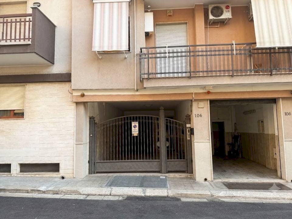 Foto 1 - Box Via Parigi
 
8, Andria - photo 1