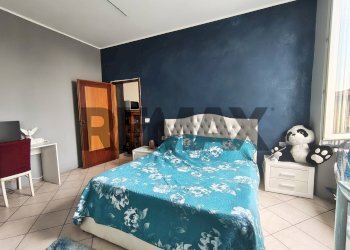 Camera / camera da letto - Trilocale Via Fratelli Calvi
 
24, Villa d'Almè - foto 3