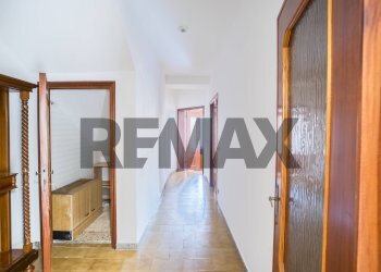 Hall / corridoio - Semi-detached house Via Roma
 
44, Cupello - photo 13