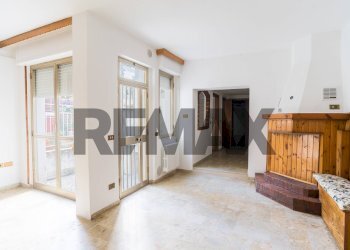 Hall / corridoio - Semi-detached house Via Roma
 
44, Cupello - photo 14