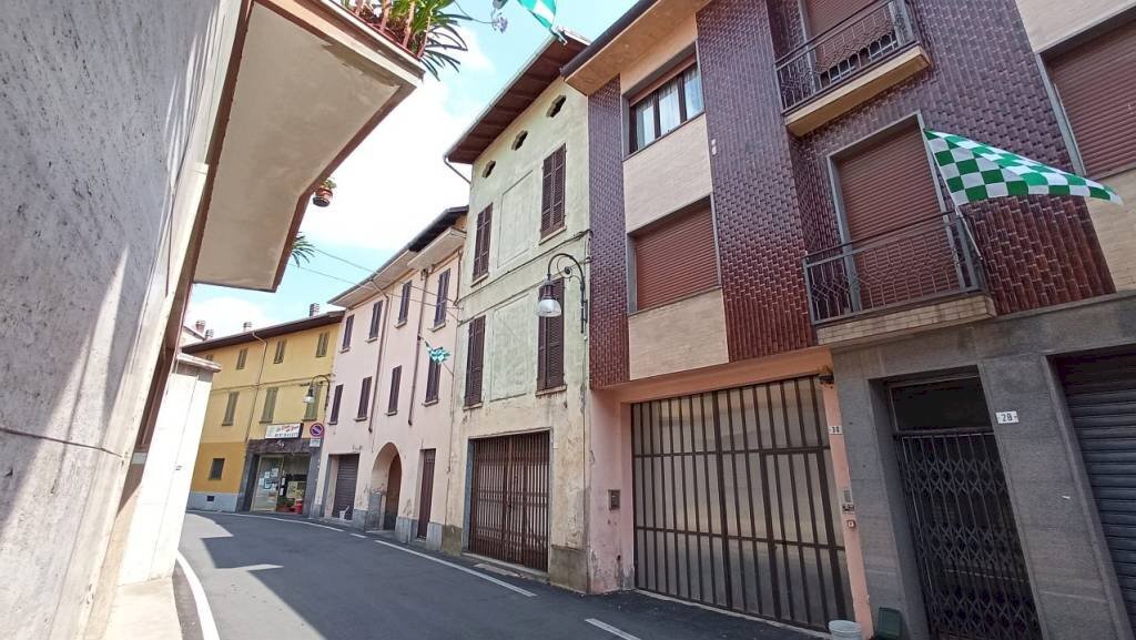 Facciata - Casa indipendente via Vittorio Emanuele II, 42, Maggiora - foto 1