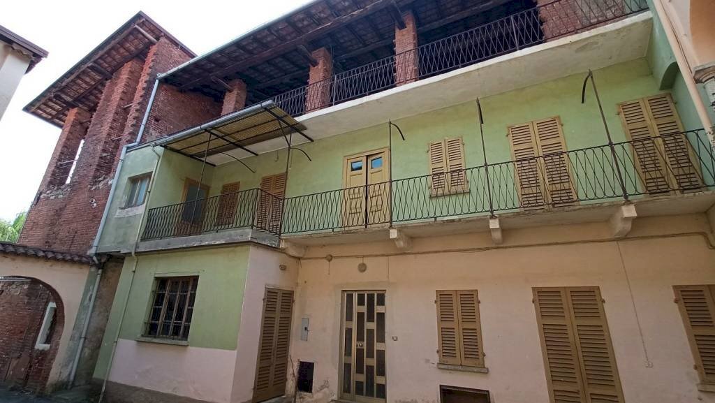 Facciata - Casa indipendente via Vittorio Emanuele II, 42, Maggiora - foto 2