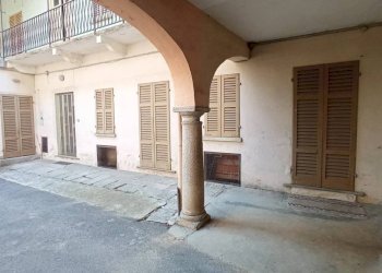 Cortile interno - Casa indipendente via Vittorio Emanuele II, 42, Maggiora - foto 5