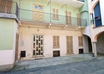 Cortile interno - Casa indipendente via Vittorio Emanuele II, 42, Maggiora - foto 8
