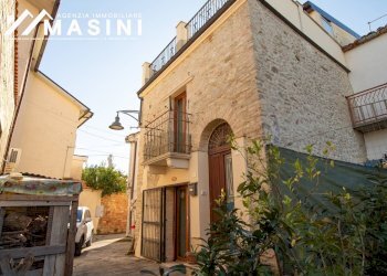 Foto 1 - Casa indipendente Vico 1 principale
 
6, Mozzagrogna - foto 1