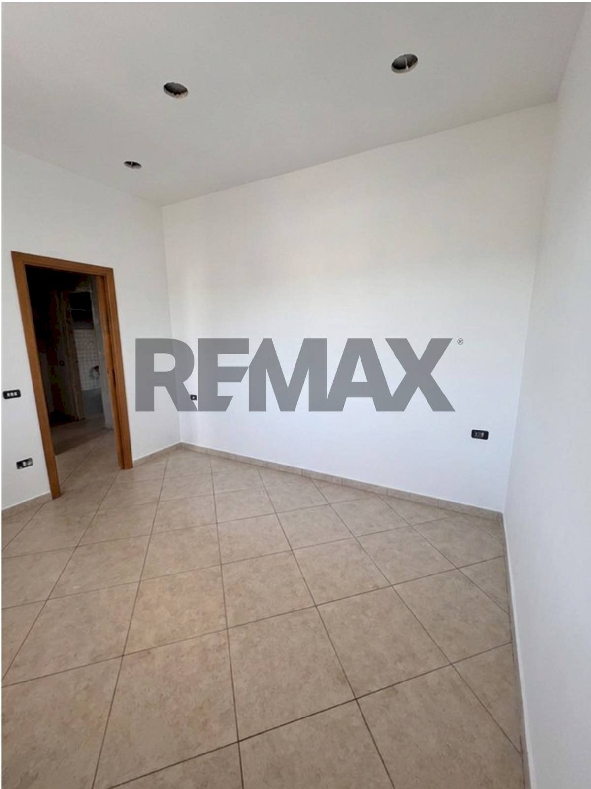 Stanza vuota - Three-room apartment via Circunvallazione della Caserma di Cavalleria
 
51/A6, Napoli - photo 3