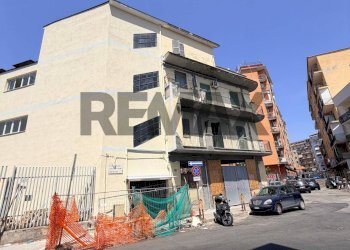 Edificio all\'aperto - Trilocale via Circunvallazione della Caserma di Cavalleria
 
51/A6, Napoli - foto 1