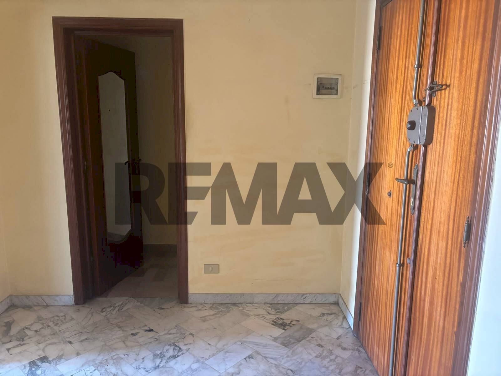Hall / corridoio - Four-room apartment VIA GAETANO DONIZETTI
1, Trani - photo 3