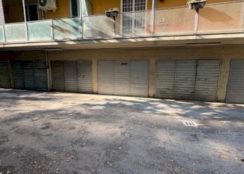 Facciata - Box via Benvenuto Cellini, 14, Bologna (zona Massarenti) - foto 3