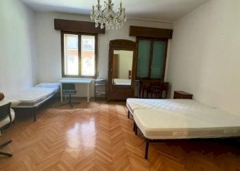 Camera da letto - Quadrilocale via Mascarella, 91, Bologna (zona Irnerio) - foto 13