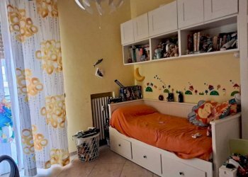 Camera da letto - Trilocale via Giuseppe Galliano, Genova (zona Sestri Ponente) - foto 12