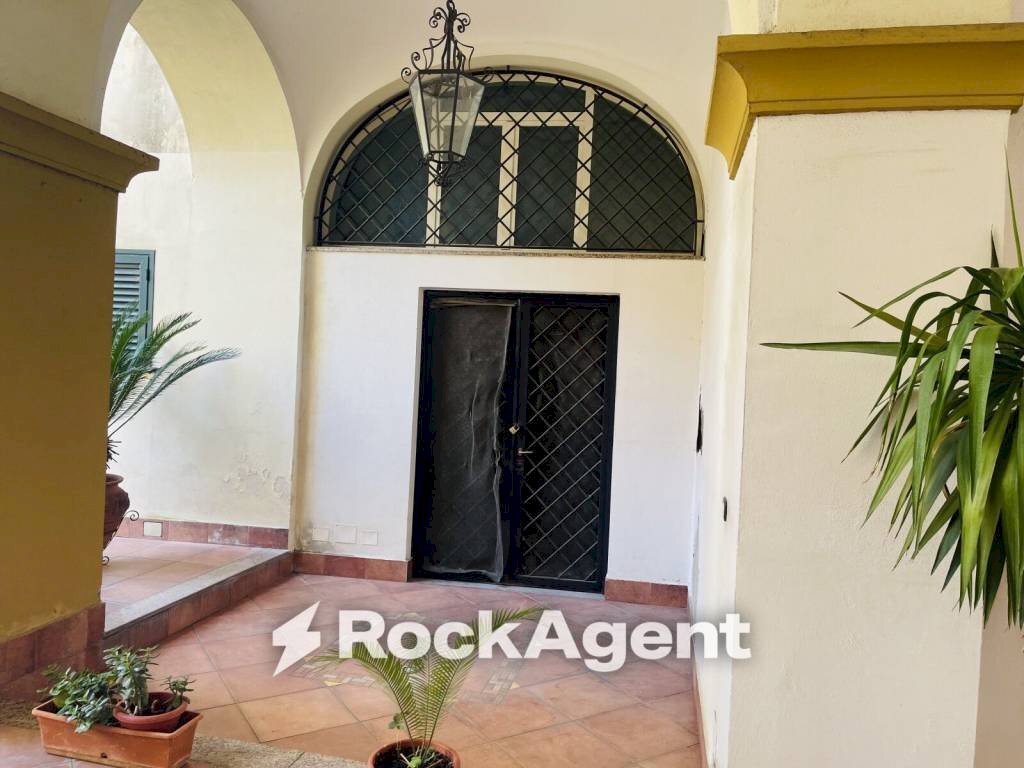 Interno palazzo - Shop via Costantino Astarita, 43, Pagani - photo 3