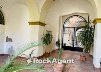 Interno palazzo - Negozio via Costantino Astarita, 43, Pagani - foto 1