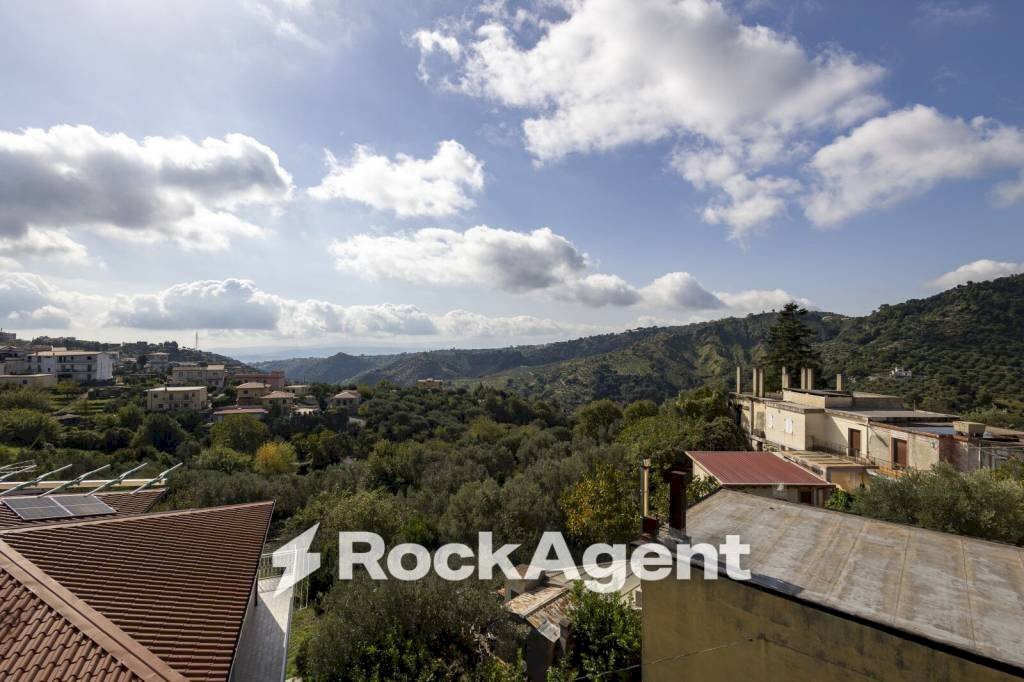 Vista - Villa viale Vincenzo Gattoleo, 127, Catanzaro - photo 1