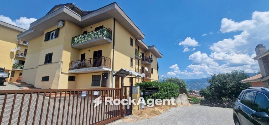 Facciata - Three-room apartment via Salerno Rosario, Rende - photo 2