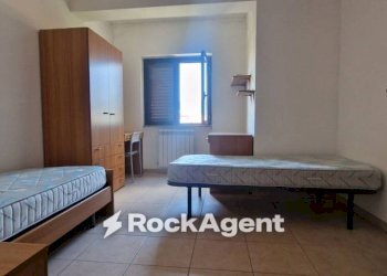Camera da letto - Three-room apartment via Salerno Rosario, Rende - photo 9