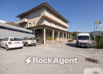 Posto macchina - Hotel via per Camaiore, 33, Pescaglia - foto 14