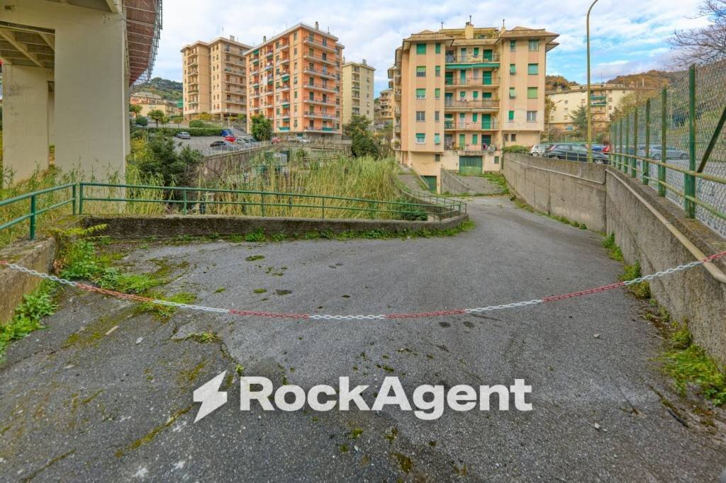 Posto macchina - Magazzino via Cordanieri, Genova (zona Voltri) - foto 1
