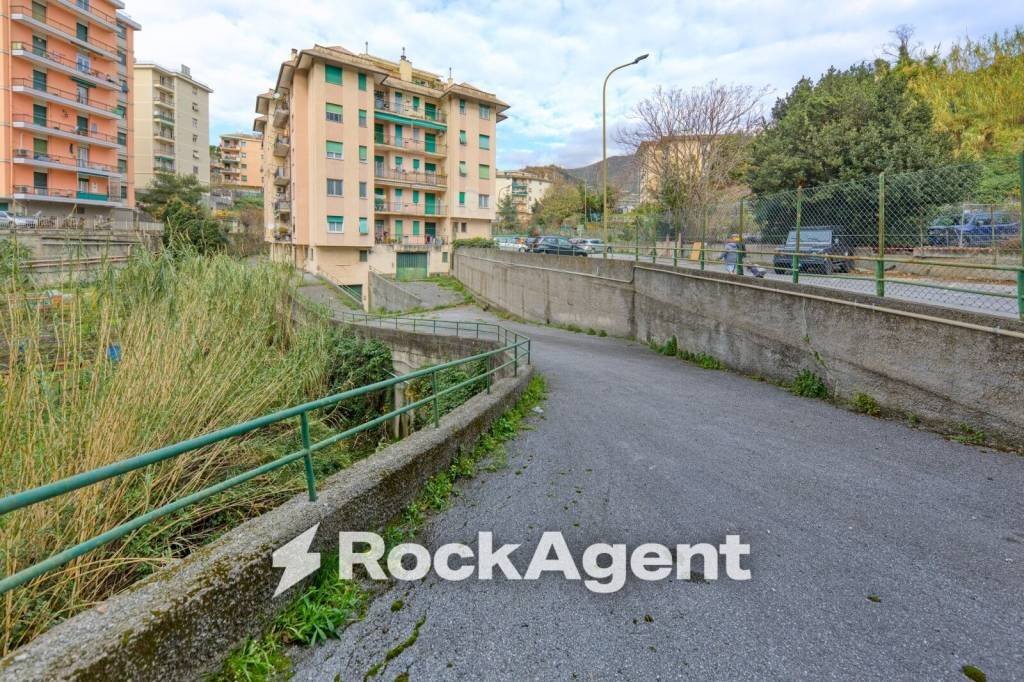 Zona - Magazzino via Cordanieri, Genova (zona Voltri) - foto 2