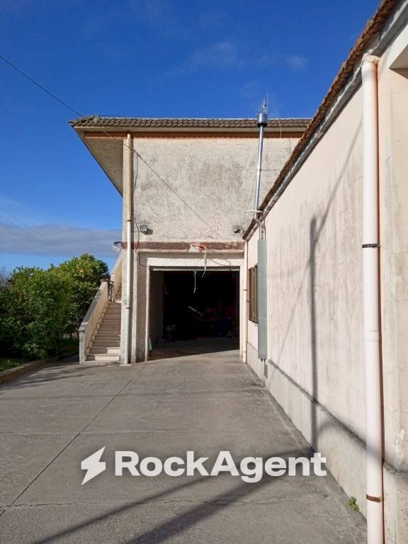 Box auto - Villa via Carrara 9, Latina - foto 1