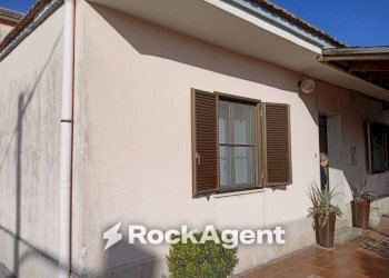 Facciata - Villa via Carrara 9, Latina - foto 2