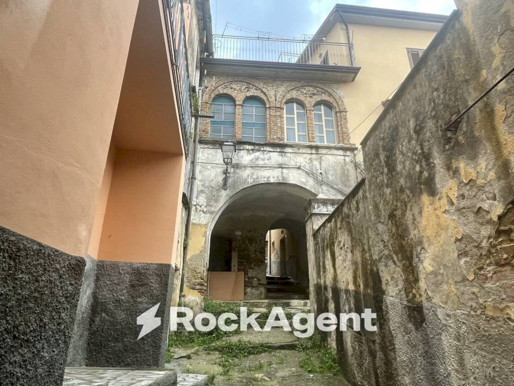 Cortile interno - Trilocale vicolo Caruso, 17, Altavilla Silentina - foto 1