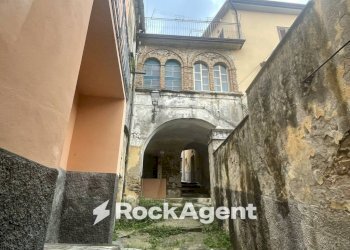 Cortile interno - Trilocale vicolo Caruso, 17, Altavilla Silentina - foto 1
