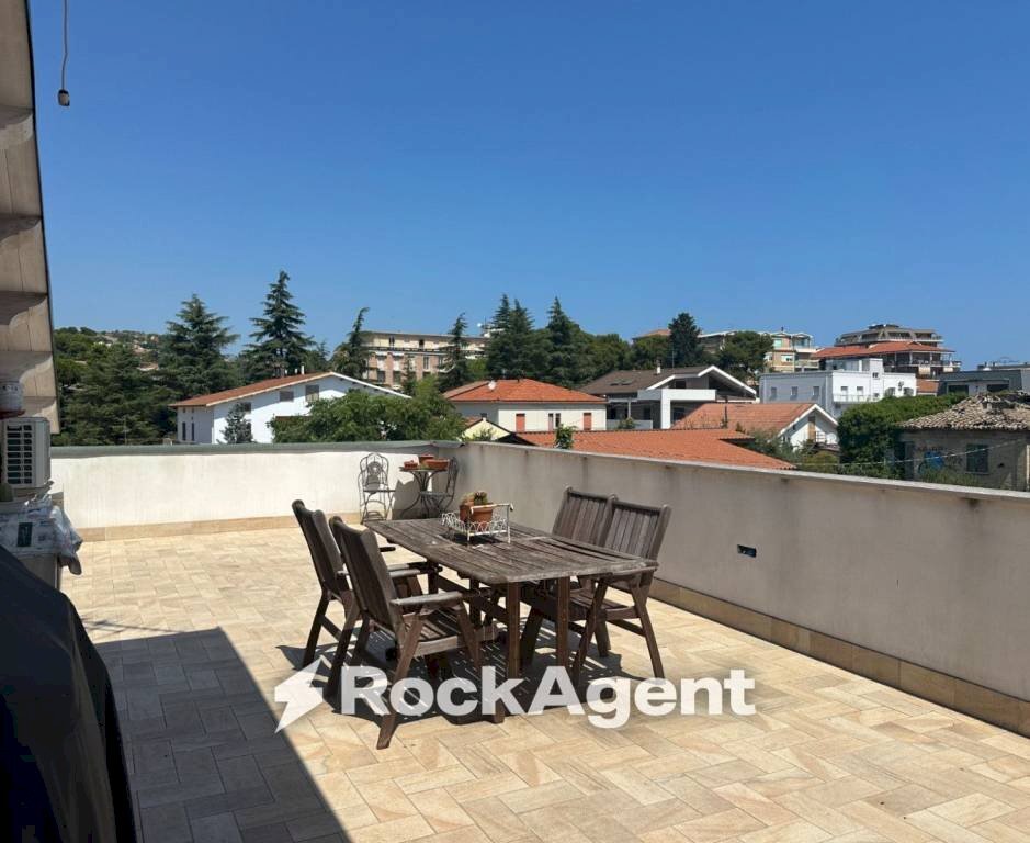 Terrazzo - Villa strada Vicinale Bosco, 36, Pescara - foto 2