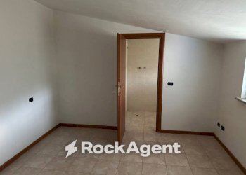 Stanza non arredata - Two-room apartment via del Villino, Alanno - photo 7
