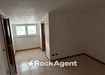 Stanza non arredata - Two-room apartment via del Villino, Alanno - photo 19