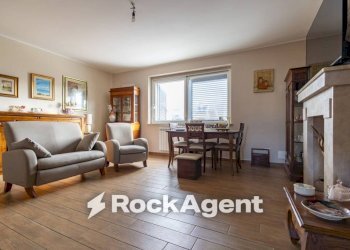 Salone - Three-room apartment via Bisceglia, Catanzaro - photo 1