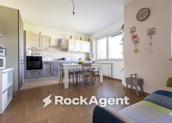 Salone - Three-room apartment via Bisceglia, Catanzaro - photo 2