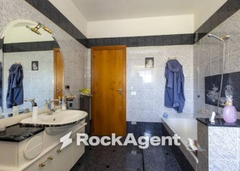 Bagno - Appartamento via Monsignor Armando Fares, 21, Catanzaro - foto 17