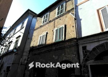 Facciata - Appartamento via Roma, 17, Acquapendente - foto 2