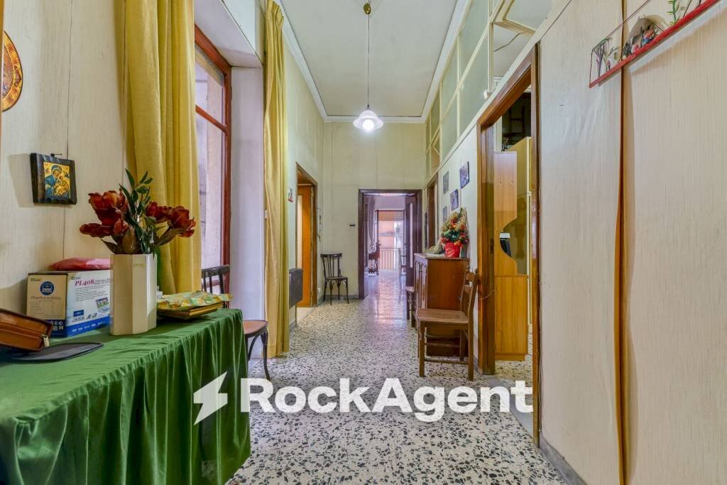 Corridoio - Appartamento via Sant'Antonio Abate, Napoli - foto 3