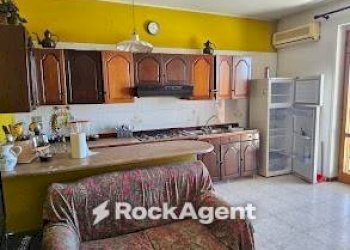 Cucina - Appartamento via Torre, Caulonia - foto 2