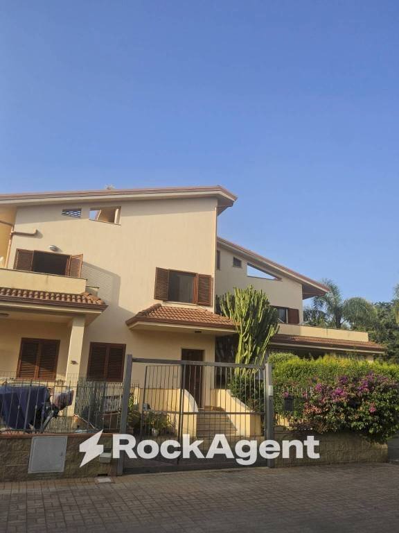 Facciata - Villa a Schiera strada Statale 106 Jonica, Siderno - foto 3