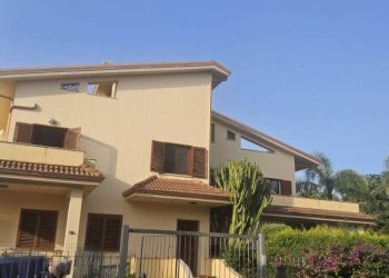 Facciata - Villa a Schiera strada Statale 106 Jonica, Siderno - foto 3