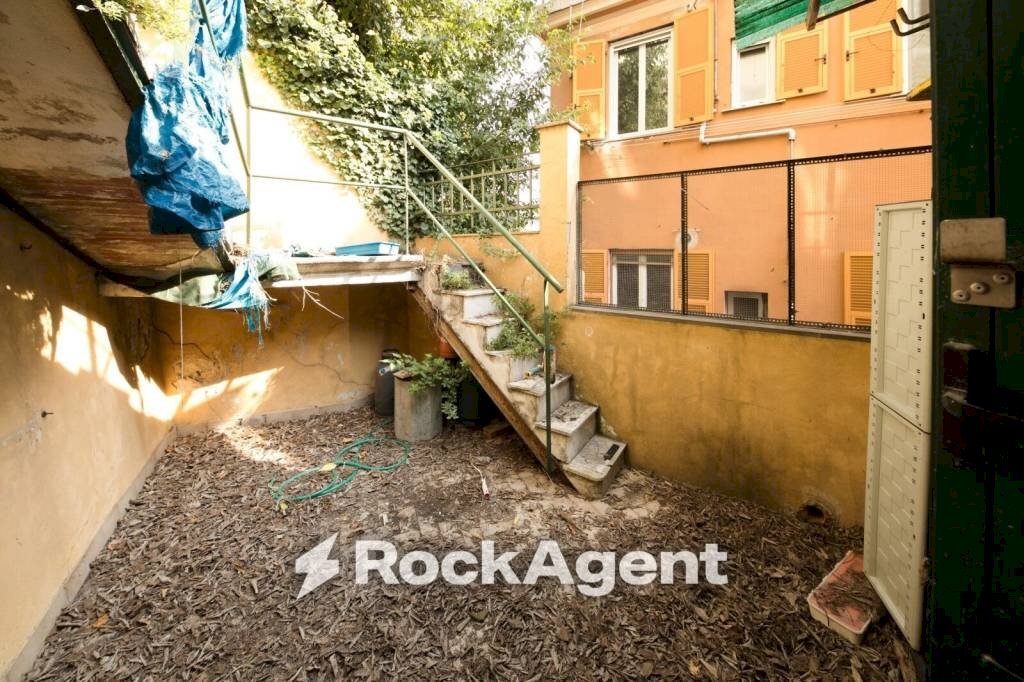 Giardino - Trilocale via Leonardo Montaldo, 21, Genova (zona Marassi) - foto 2