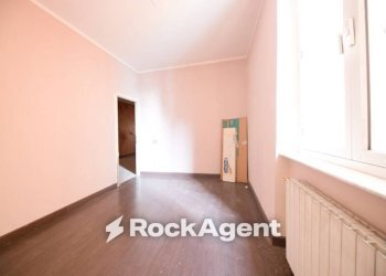 Camera da letto - Three-room apartment via Leonardo Montaldo, 21, Genova (neighborhood Marassi) - photo 8