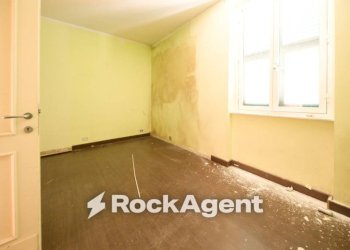 Camera da letto - Three-room apartment via Leonardo Montaldo, 21, Genova (neighborhood Marassi) - photo 15