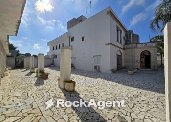 Cortile interno - Hotel via Santa Cesarea Terme, 72, Minervino di Lecce - foto 11