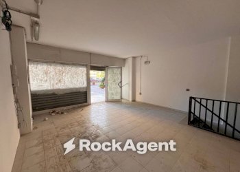 Interno non residenziale - Negozio largo Virgilio Brocchi, 5, Roma - foto 2