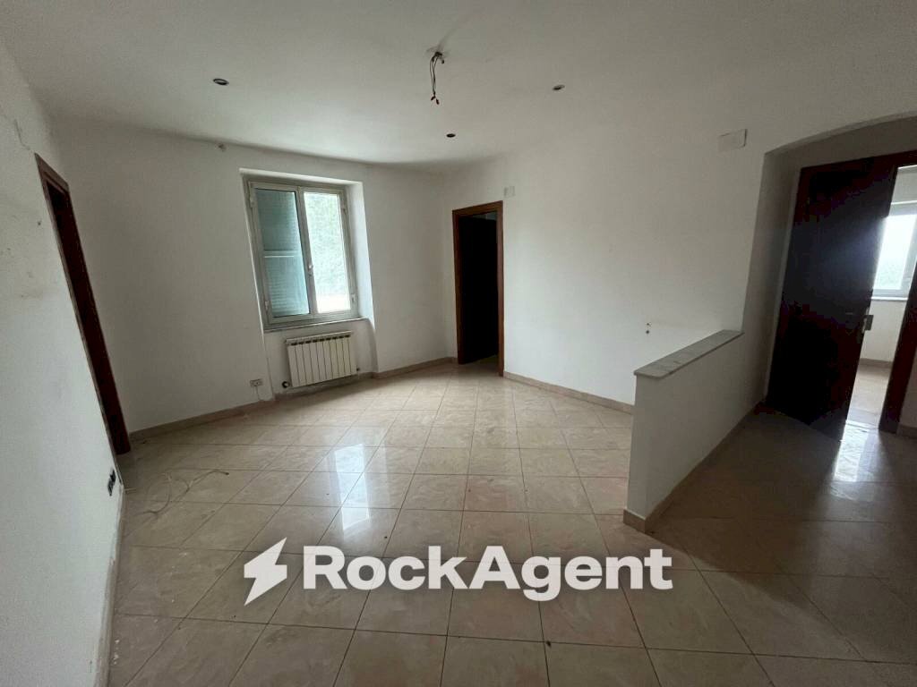 Cucina - Four-room apartment via alla Vittoria, 2, Busalla - photo 2