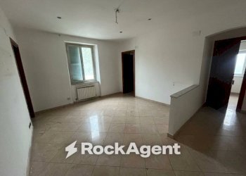 Cucina - Four-room apartment via alla Vittoria, 2, Busalla - photo 2