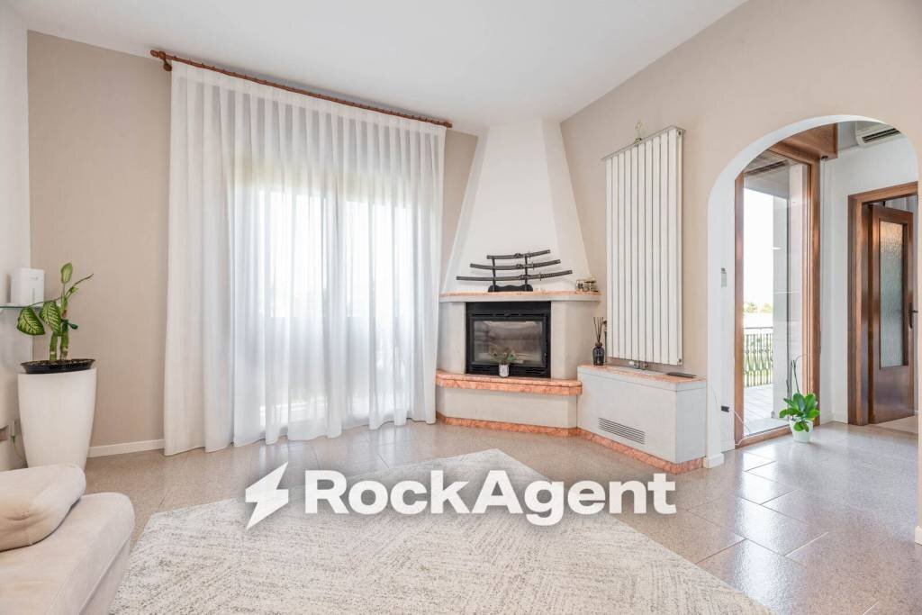 Salone - Four-room apartment via Santa Giustina, 16, Selvazzano Dentro - photo 3