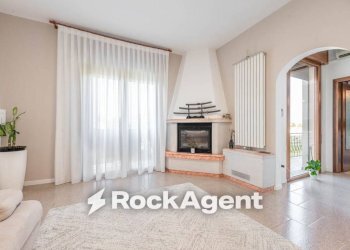 Salone - Four-room apartment via Santa Giustina, 16, Selvazzano Dentro - photo 3