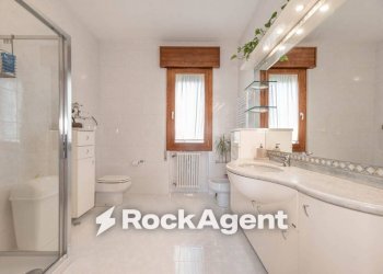 Bagno - Four-room apartment via Santa Giustina, 16, Selvazzano Dentro - photo 16